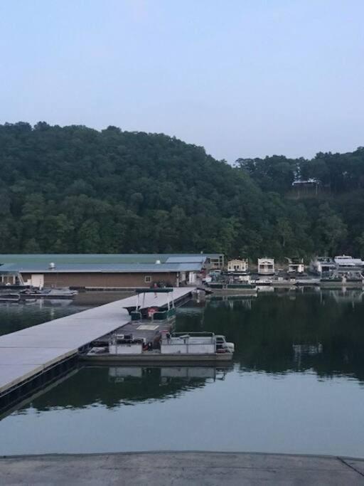 Driftwood Cottage With Hot Tub On Lake Cumberland Russell Springs Bagian luar foto