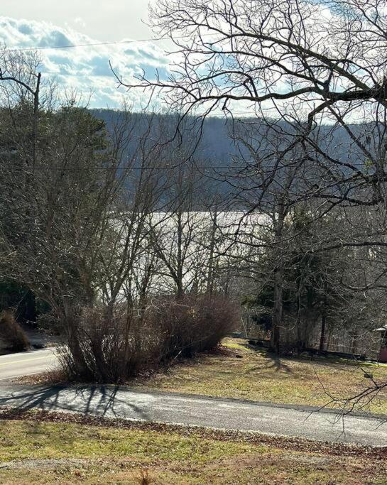 Driftwood Cottage With Hot Tub On Lake Cumberland Russell Springs Bagian luar foto