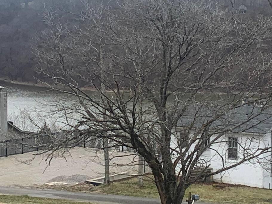 Driftwood Cottage With Hot Tub On Lake Cumberland Russell Springs Bagian luar foto