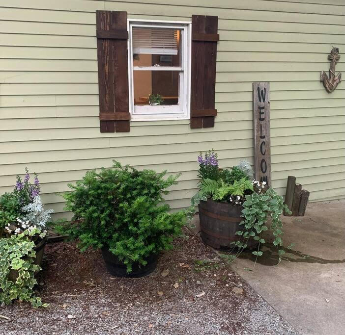 Driftwood Cottage With Hot Tub On Lake Cumberland Russell Springs Bagian luar foto