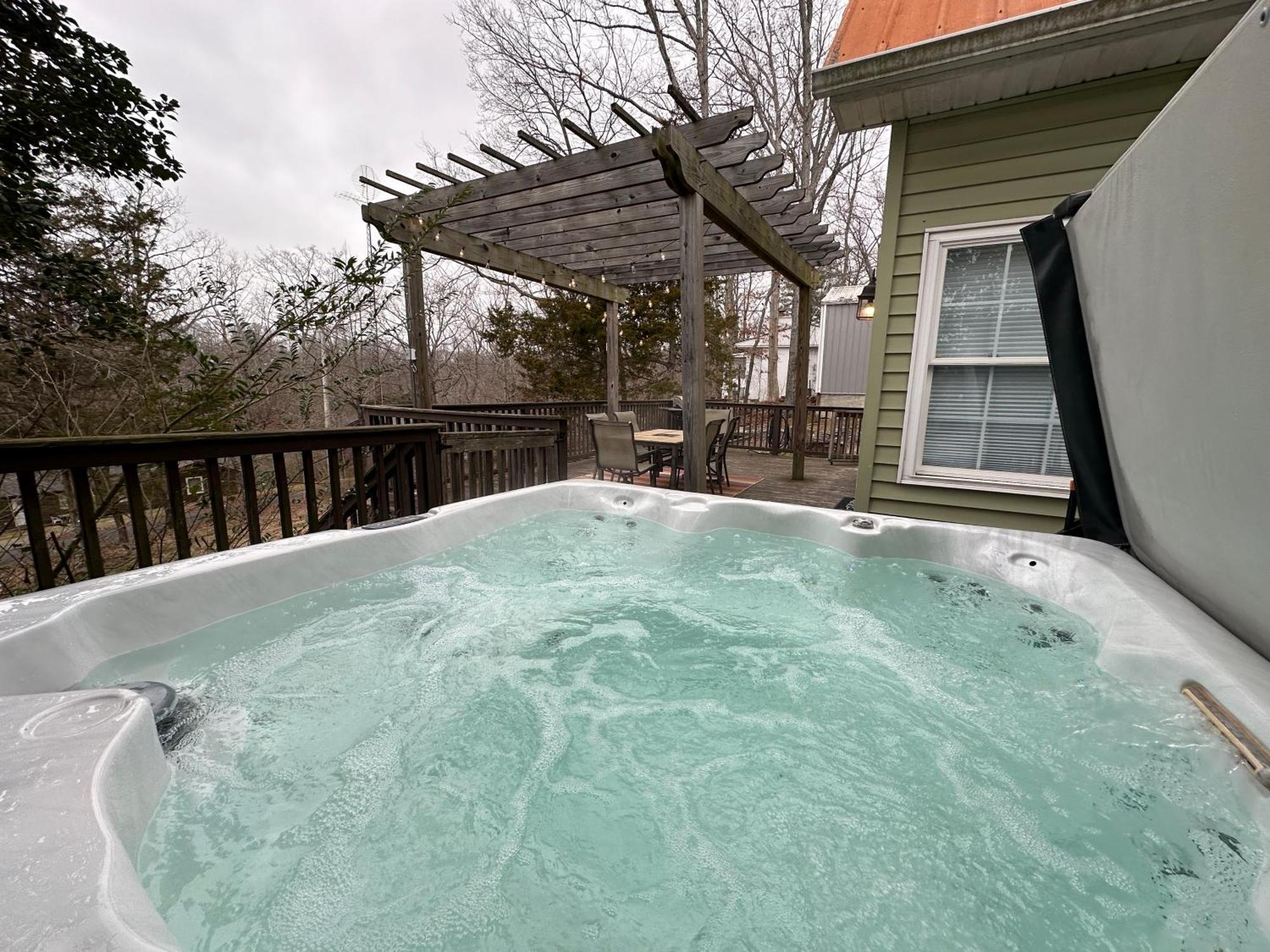 Driftwood Cottage With Hot Tub On Lake Cumberland Russell Springs Bagian luar foto